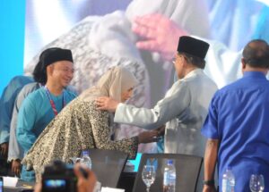 Anwar ‘ayah’ semua ahli parti – Nurul Izzah