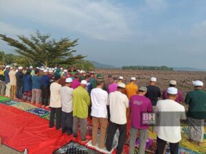 Empangan Bukit Merah makin susut, 100 penduduk tunai solat Istisqa mohon hujan
