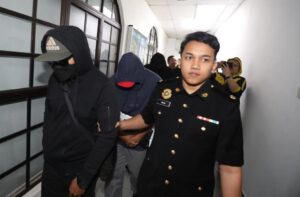 Inspektor, dua anggota polis dituduh makan suap RM12,300