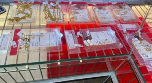 Suami isteri pegawai Imigresen disyaki kaut rasuah sindiket ‘counter setting’ sampai buka kedai emas