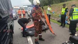 Lelaki maut terperosok belakang lori