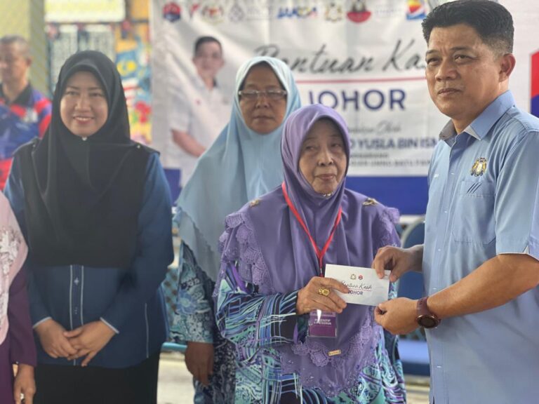 Ibu tunggal bersyukur, bantuan ringankan beban perbelanjaan dapur