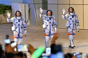 China hantar angkasawan termuda, tikus ke angkasa lepas