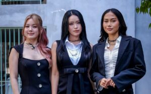 ‘Mohon maaf, kami akan kembali dengan konsert besar tahun depan’