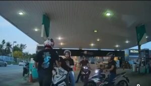 Anggota polis tampar penunggang motosikal diburu