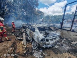 Rumah, tiga kenderaan musnah dalam kebakaran