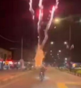 Penunggang RXZ dicari, bakar mercun atas jalan