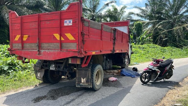 Tragedi Aidiladha Warga Asing Maut Motosikal Bertembung Lori
