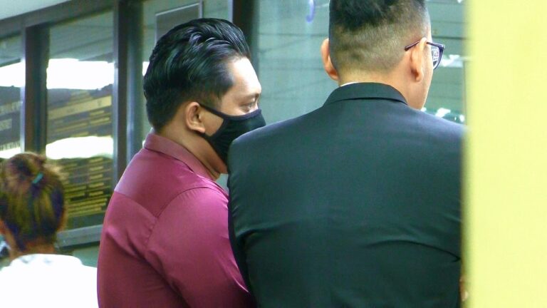 Guru didakwa cabul anak murid, miliki bahan lucah