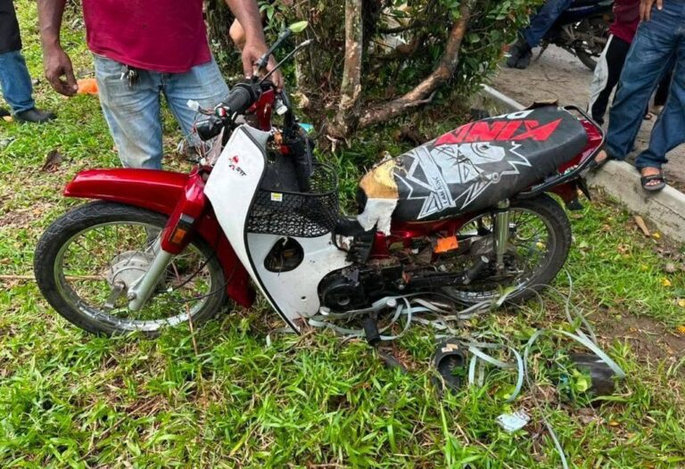 Motosikal langgar pokok, remaja perempuan maut, rakan cedera